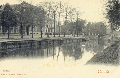 2158 Gezicht op de Stadsbuitengracht te Utrecht met op de achtergrond de Willemsbrug uit het noordwesten.
